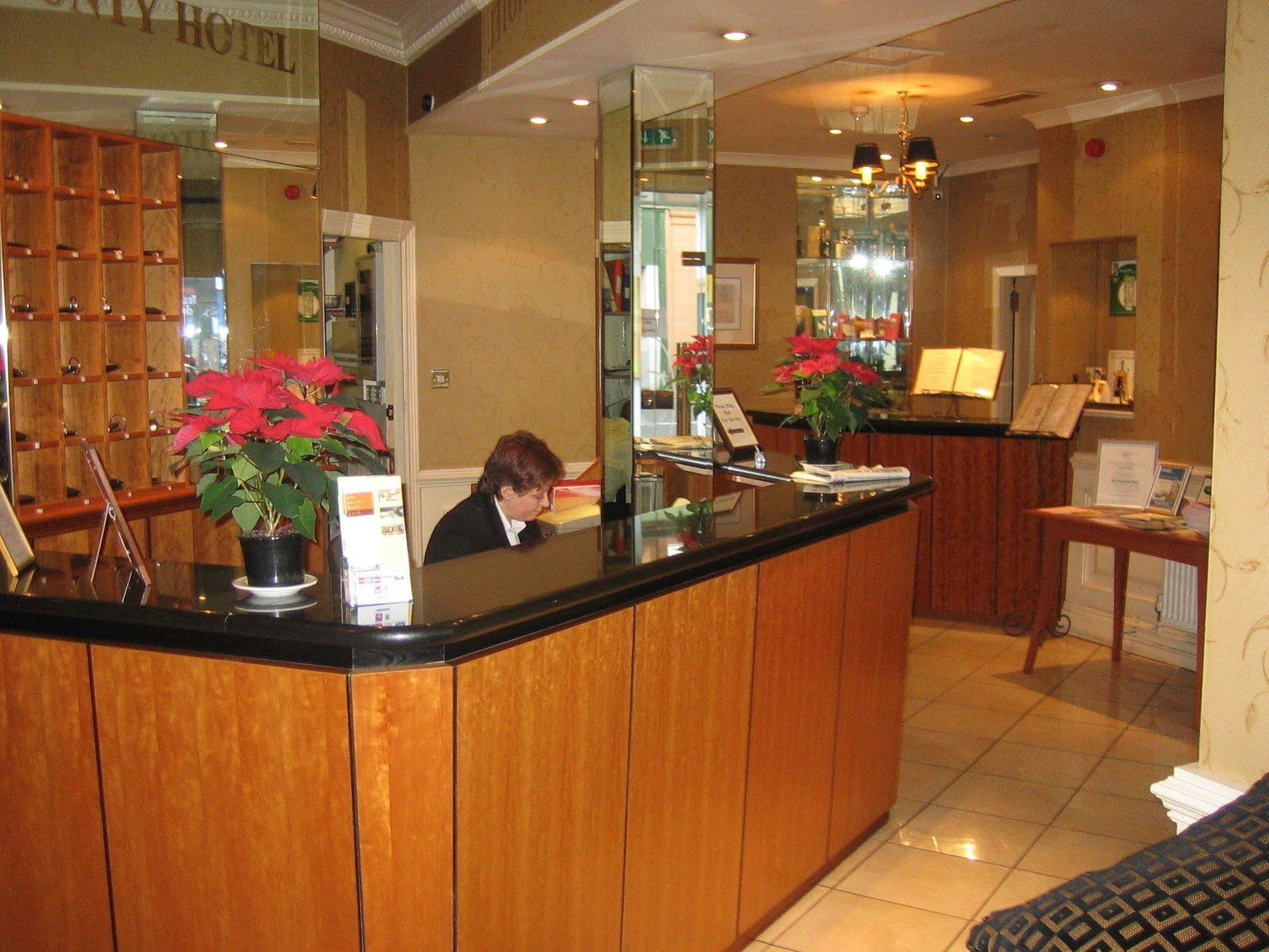 Hotel New County 3*